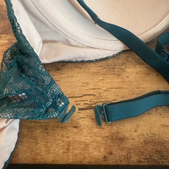 Victoria’s Secret Bra - Picture 11 of 11